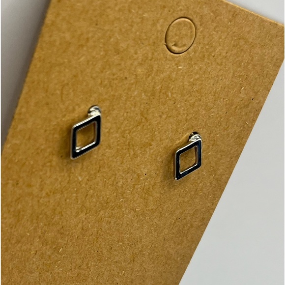 Different shaped silver stud earrings - Picture 6 of 10